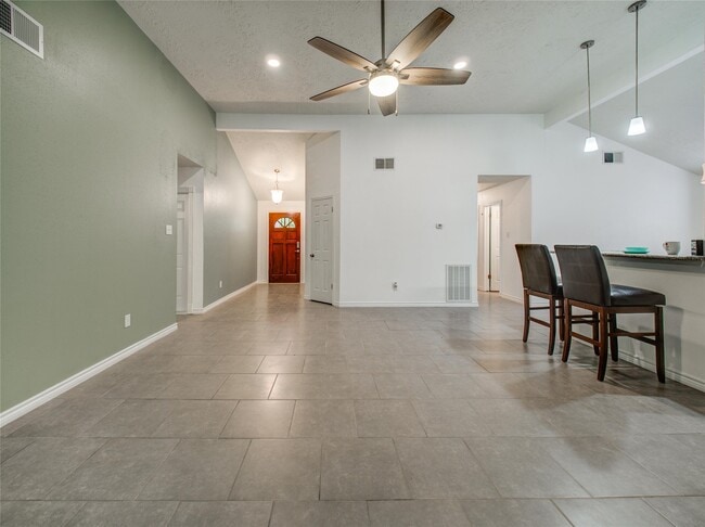Building Photo - 7114 Buchanan Dr