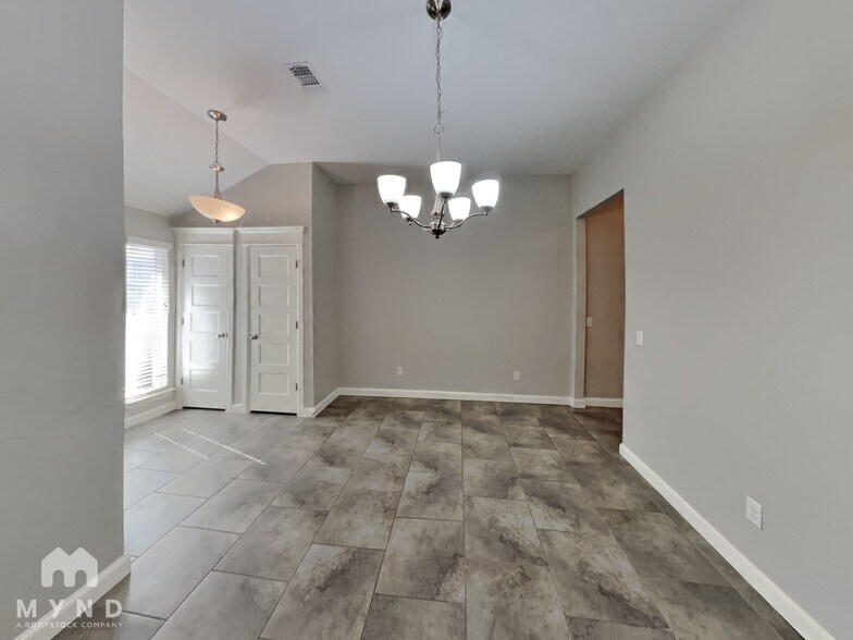 Building Photo - 1019 Merlin Dr