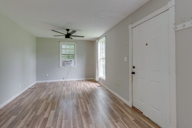 Building Photo - 516 Waycross Dr