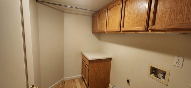 Building Photo - 3 Bedroom 3 Bathroom Home in River Oaks Co...