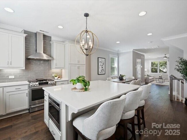 Building Photo - 1615 Chatham Ave