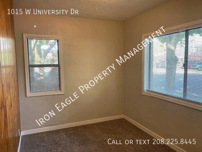 Building Photo - 1015 W University Dr
