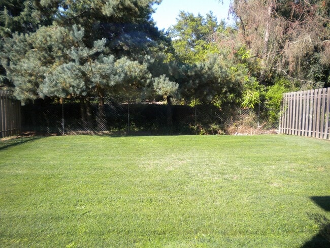 Building Photo - 2 bedroom in Coburg Meadows