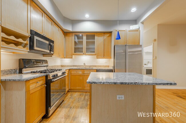 Building Photo - 1017 W Dakin St