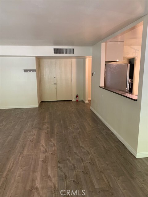 Building Photo - 1127 E Del Mar Blvd