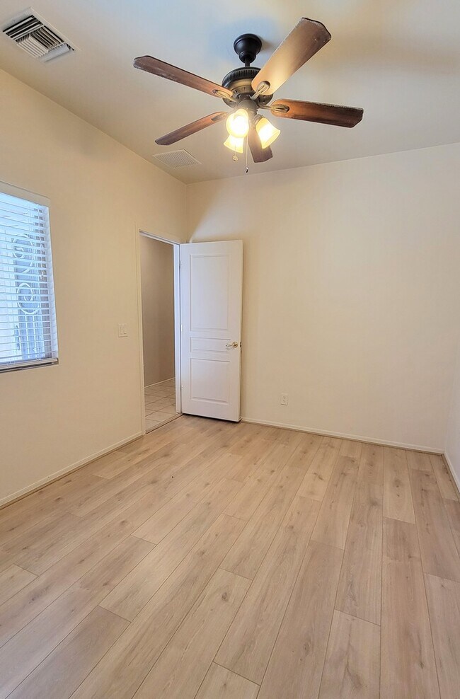 Building Photo - Pet friendly Civano home