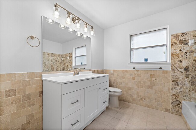 Building Photo - 7810 Antoine Dr