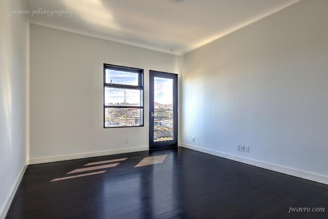 Building Photo - 3155 Sacramento St
