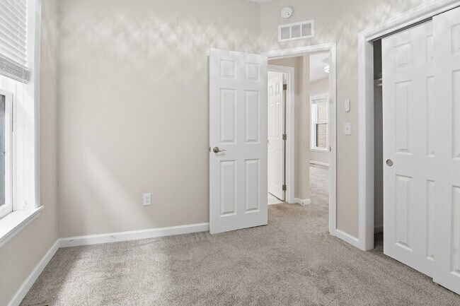 Building Photo - $2,995.95- 3 Bed, 2 Bath Home in Highlands Ranch with In Unit Laundry!