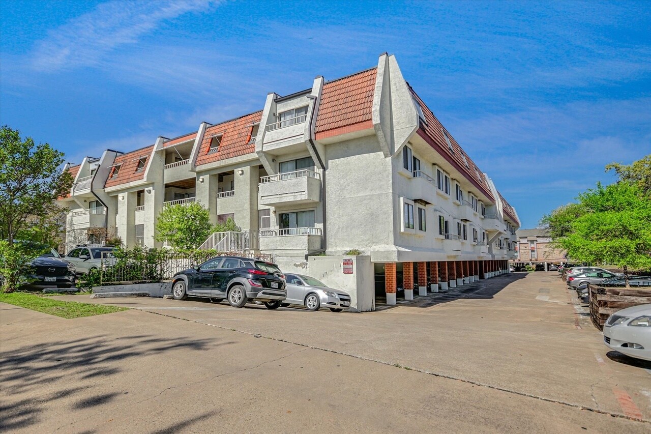 Building Photo - 3115 Helms St