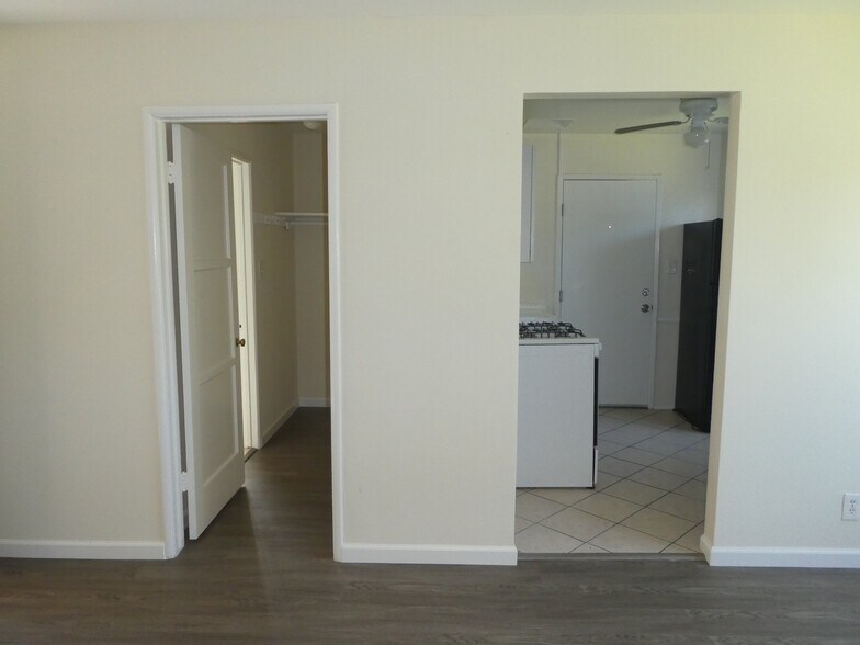 Building Photo - 6222 Hazeltine Ave
