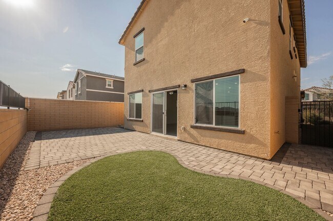 Building Photo - 402 Larksong Ave