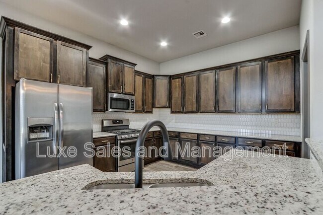 Building Photo - 6133 Oxnard St