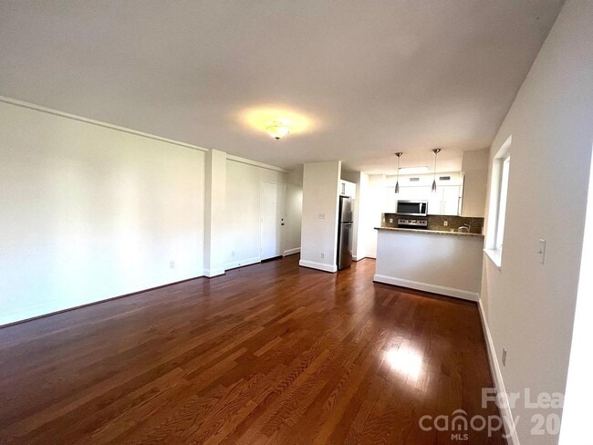 Building Photo - 2441 Vail Ave