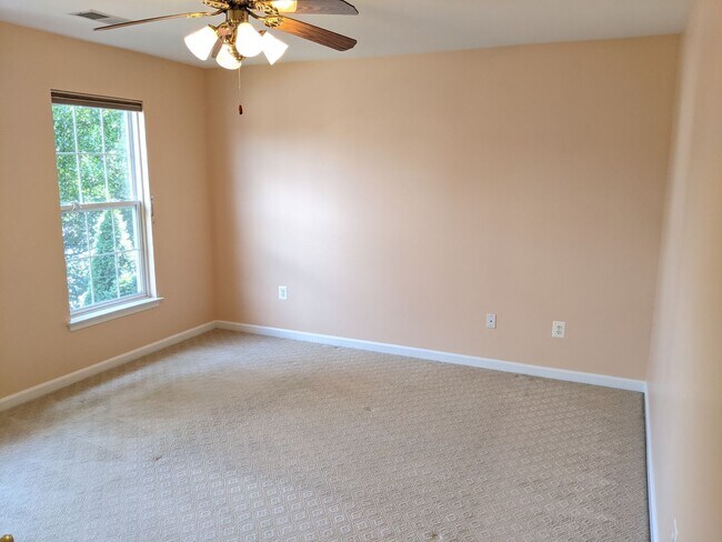 Building Photo - 403 McClellan Dr