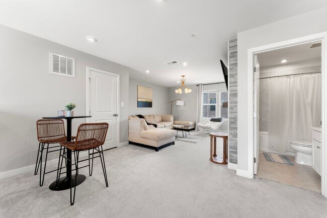 Building Photo - Welcome to your dream townhome - Spacious ...