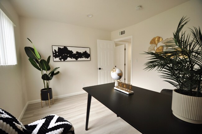 Building Photo - 6620 Linda Vista Rd