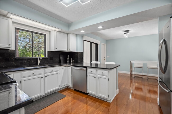 Building Photo - 5300 SE Schooner Oaks Way
