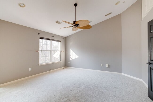 Building Photo - 1730 Bluffs Island Ct