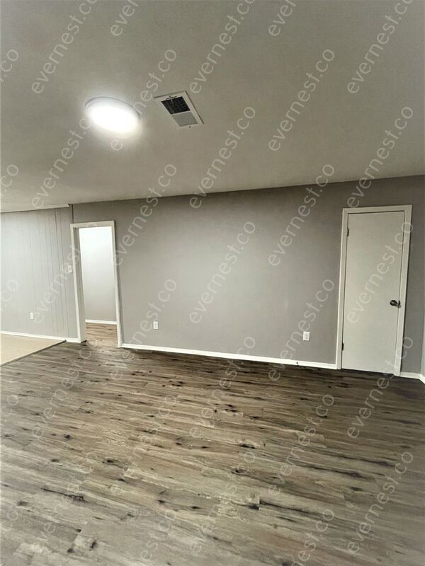 Building Photo - 6691 Lake Forest Dr