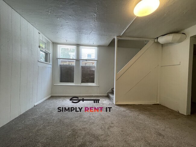 Building Photo - 6 Bed House or 2 and 3 Bedroom Duplex on C...