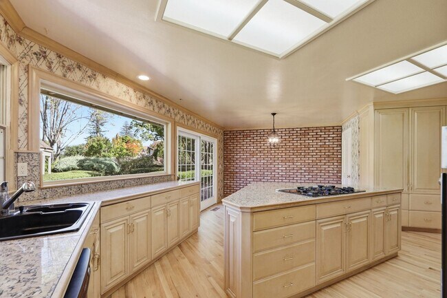 Building Photo - Stunning 3,488 Sq. Ft. Home with Pool & 3-...