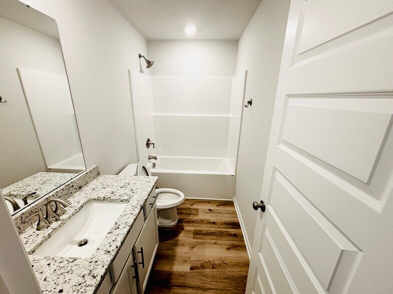 Building Photo - 27935 Chalmers Cir