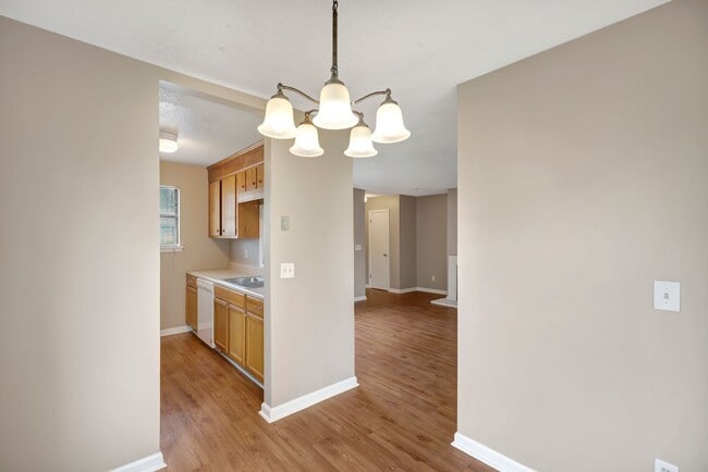 Building Photo - MOVE IN SPECIAL! Two Bedroom Pet-Friendly Unit in Gadsden Acres!