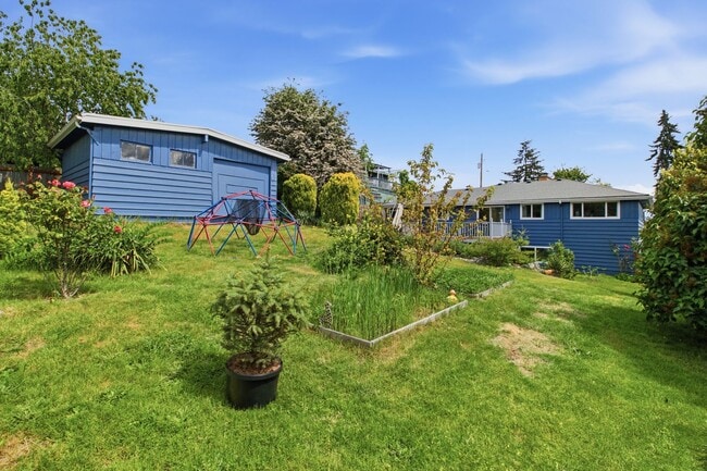 Building Photo - Panoramic View Living in Des Moines