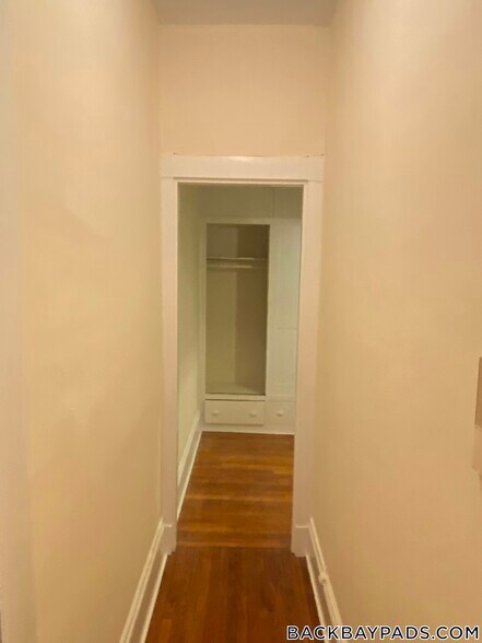 Building Photo - 504 Beacon St