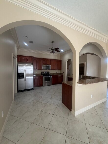 Building Photo - 10998 Goodwin St