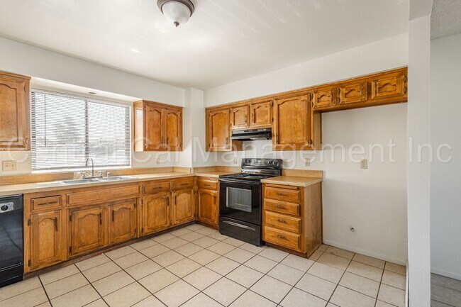 Building Photo - 3400 Ashe Rd