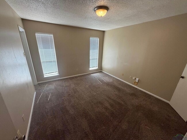 Building Photo - 1114 E Fairmont St