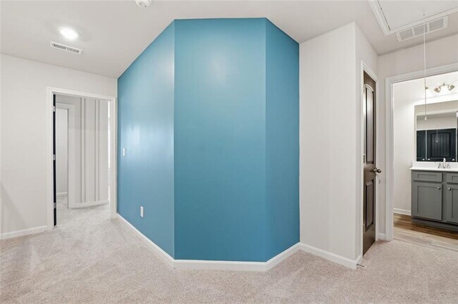 Building Photo - 204 Flier Dr