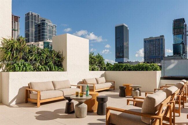 Building Photo - 225 N Miami Ave