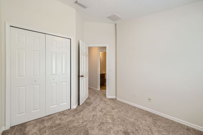 Building Photo - Windermere townhouse