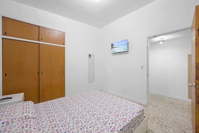 Building Photo - 13945 N Miami Ave