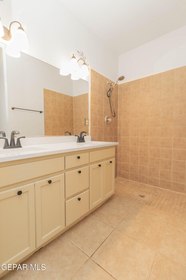 Building Photo - 14749 Sand Gate Dr
