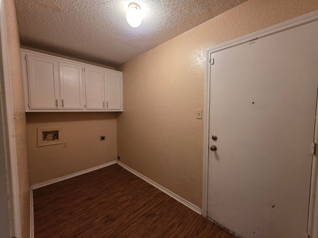 Building Photo - 4724 Berridge Ln