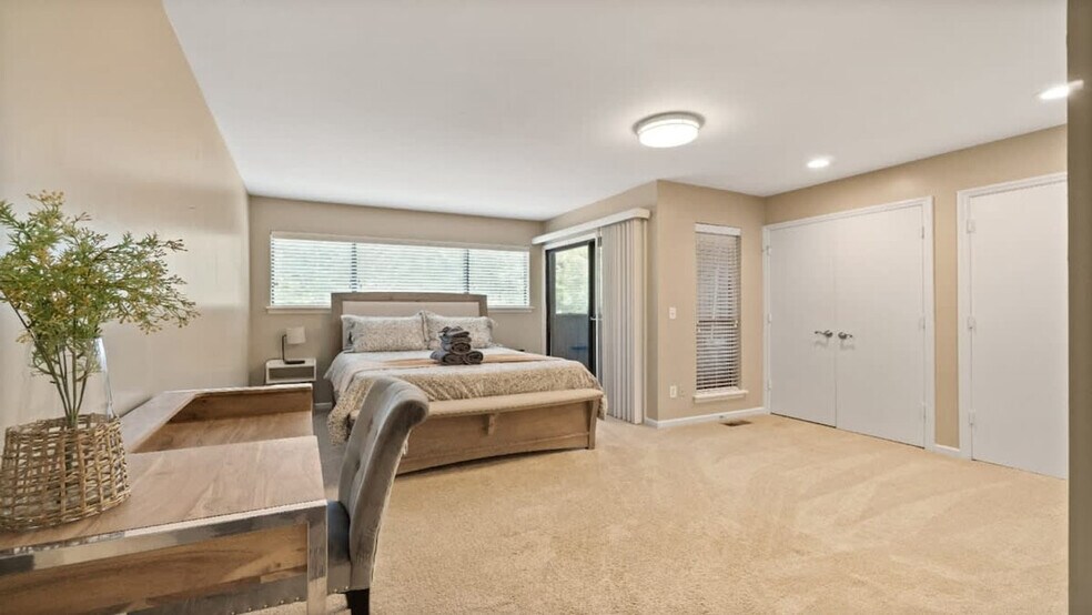 Building Photo - 8039 Charter Oak Ln