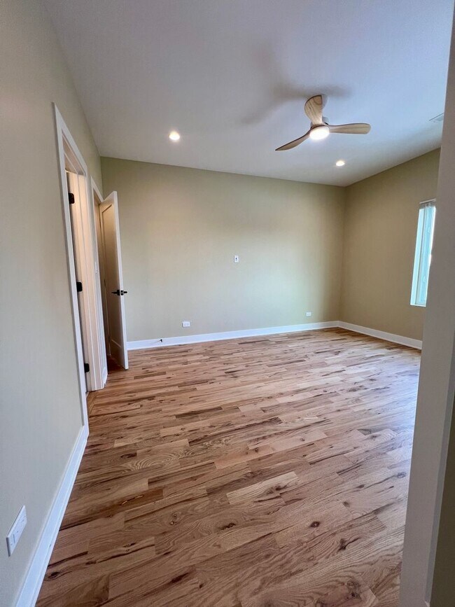 Building Photo - 4231 S Champlain Ave