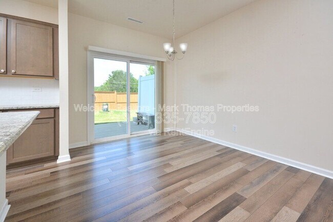 Building Photo - 409 Vassar Dr