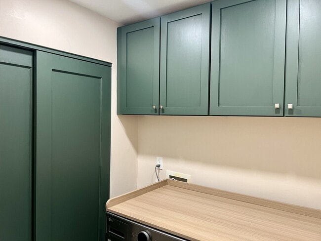 Building Photo - 753 Oak St