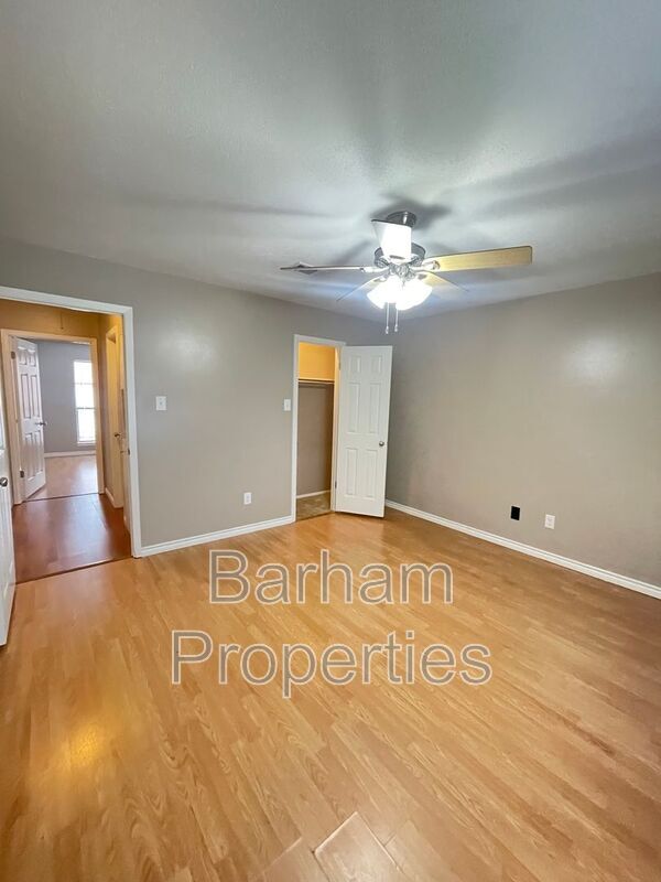 Building Photo - 4133 NE Stallings Dr