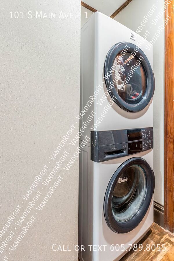 Building Photo - 101 S Main Ave