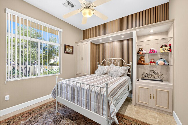 Building Photo - 78804 Platinum Dr