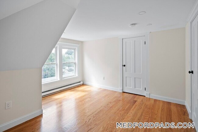 Building Photo - 57 Yale St