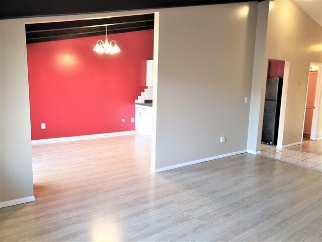 Building Photo - 3 Weeks Rent Free! 2 Bed 1 Bath Condo for ...