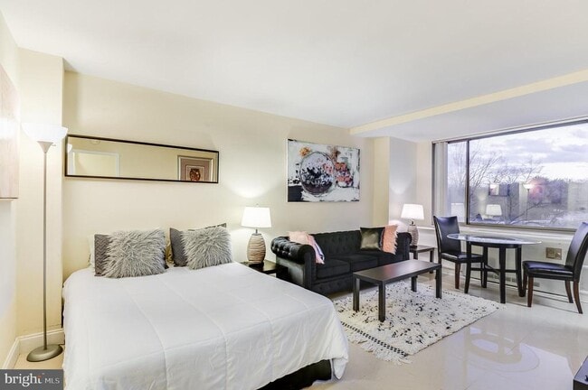 Building Photo - 1111 Arlington Blvd