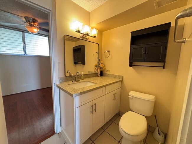 Building Photo - 1676 Ala Moana Blvd